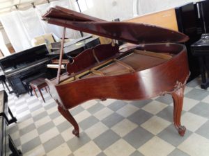 スタインウェイピアノ「ルイ１５世モデル」