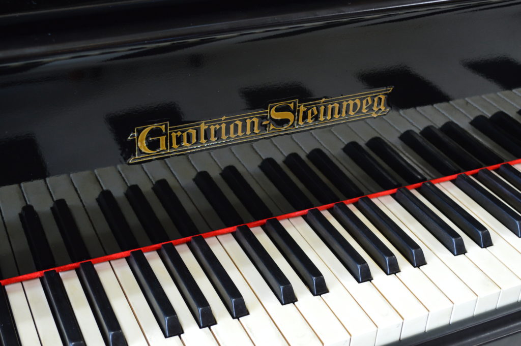 グロトリアンピアノ