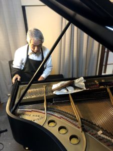 辰巳京子先生ピアノ調律３
